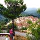 Korfu, wioska w górach po deszczu