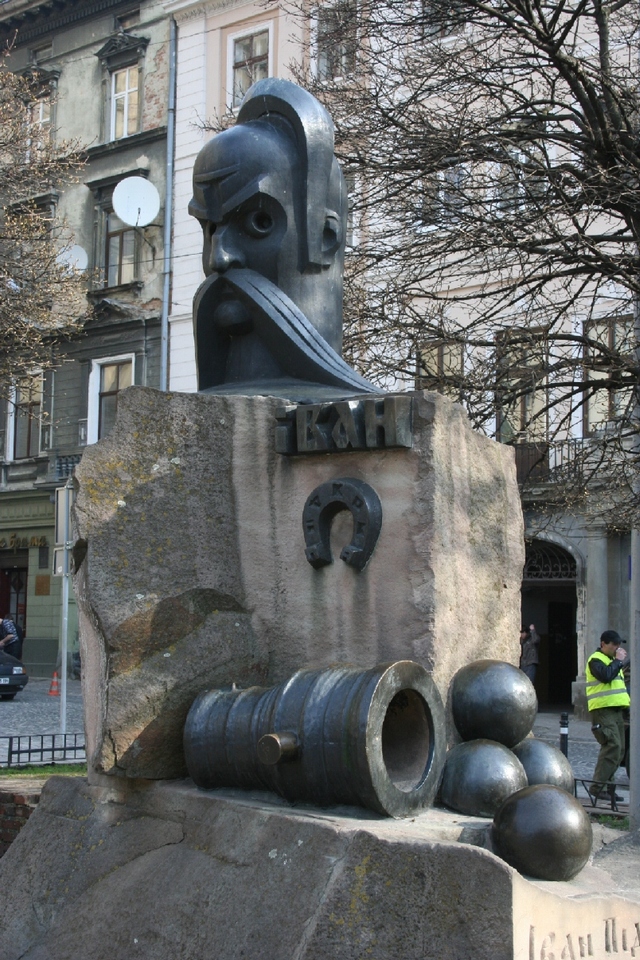 pomnik Iwana Podkowy