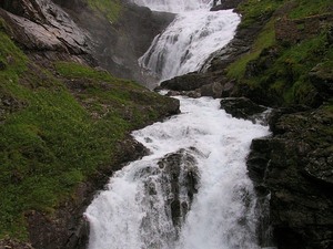 Wodospad Kjofossen na trasie Flamsbana