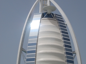 Ikona Dubaju BURJ AL ARAB - jeden z nielicznych na świecie hoteli posiadających 5 gwiazdek PREMIUM DE LUXE - nieoficjalna kategoria * * * * * * *