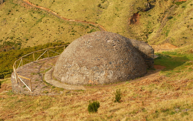 Zbiornik na śnieg pod Pico d'Arieiro
