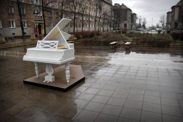 Aleja Róż  -  Projekt "Chopin w mieście".