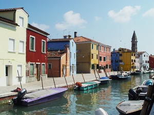 Burano, uliczka z dzwonnicą