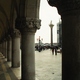 Wenecja, spod arkad Pałacu Dożów