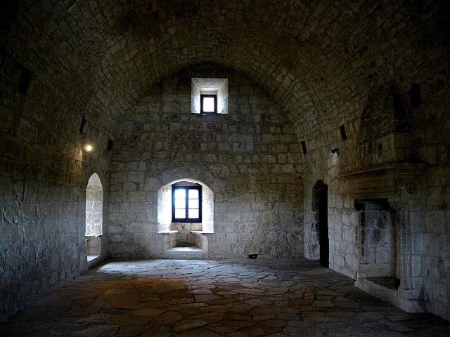 Kolossi wnętrze zamku Joannitów