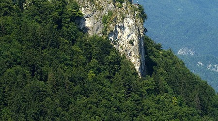 Bled widok na zamek na skale