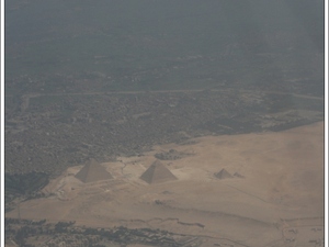 Piramidy z okna samolotu