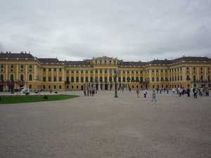 Schonbrunn od strony wejścia