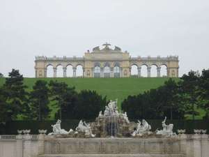 Schonbrunn - glorietta i fontanna neptuna