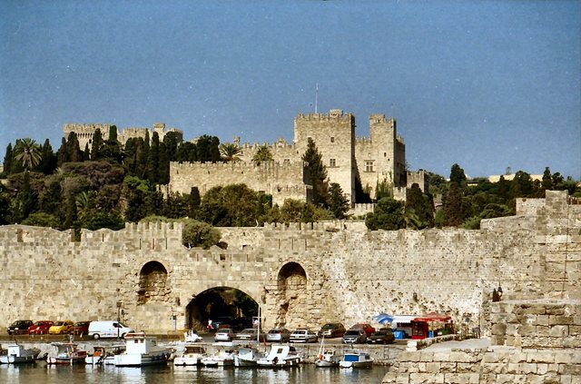 Rodos - wypływanie  promem na  Wyspę Symi