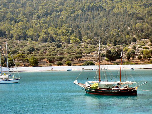 Symi- wejście  do  Zatoki Panormitis