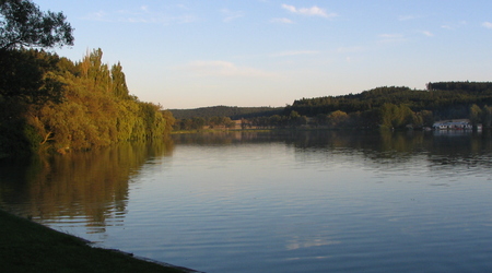 jezioro w Jedovnicach
