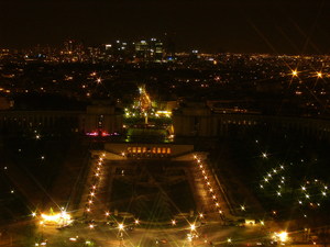 Widok z wieży na Pałac Chaillot