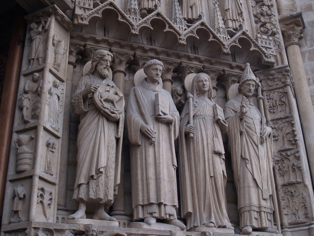 Notre Dame de Paris - postaci świętych