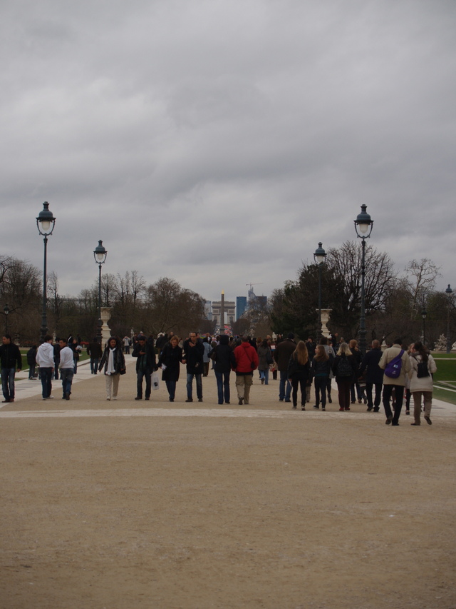 Park Tuileries - widok w stronę Łuku Tryumfalnego