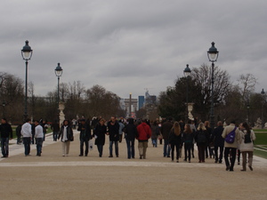 Park Tuileries - widok w stronę Łuku Tryumfalnego