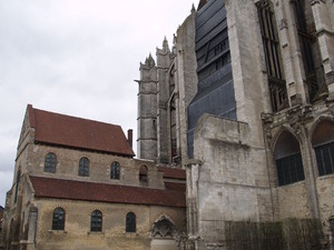 Katedra Beauvais - Nawa główna i fragment prezbiterium