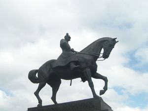 Piłsudski w ptasim towarzystwie 