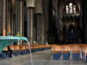 Katedra Salisbury - woda to życie