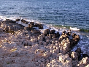 Hersonissos wybrzeże skałki