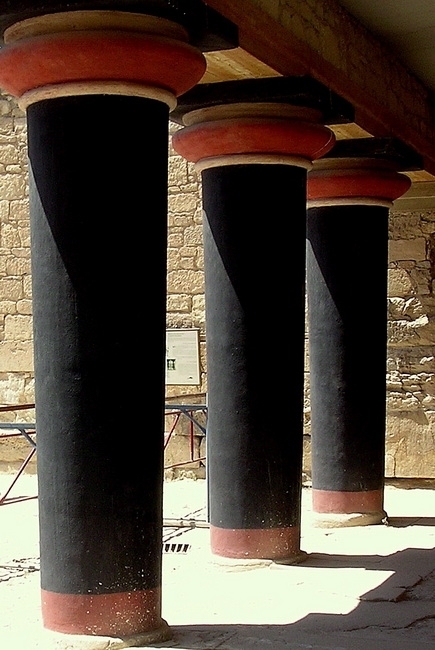 Knossos czerwone kolumny