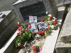Cmentarz Père-Lachaise - grób Jima Morrisona
