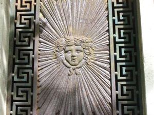 Cmentarz Père-Lachaise -inspiracja Versacego