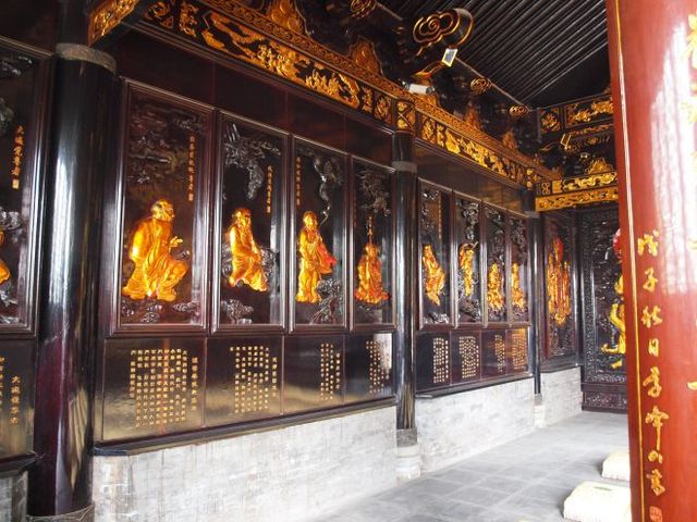Pagoda Dzikich Gęsi - pawilon z Buddą i Świętymi Mnichami