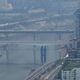 Chongqing  - widok z tarasu - drogi,  rzeka Jangcy i smog