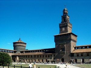 Mediolan Castello Sforzesco dziedziniec