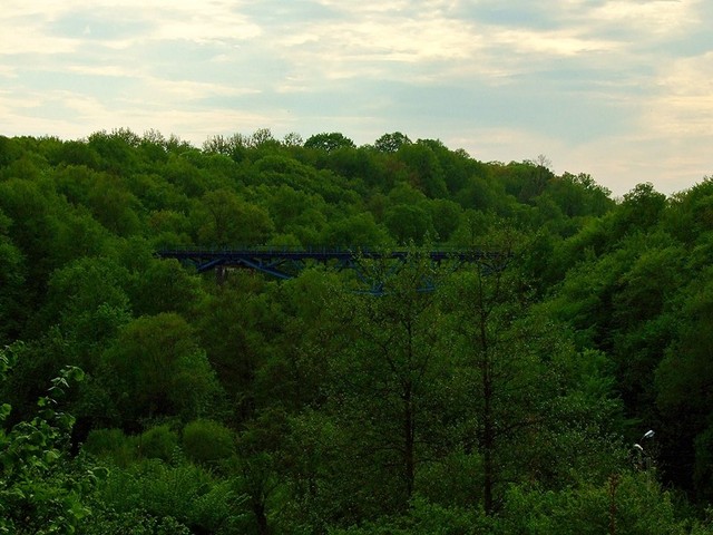 Most kolejowy nad jarem Wałszy
