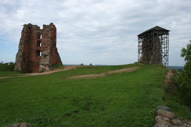 ruiny zamku z XIII w