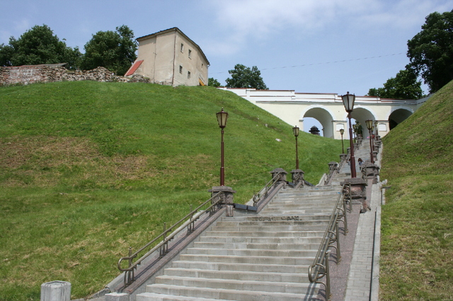schody z nabrzeża na zamek
