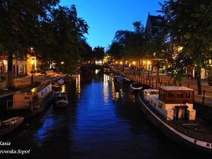 Amsterdam nocą.