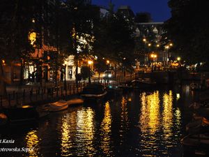 Amsterdam nocą.