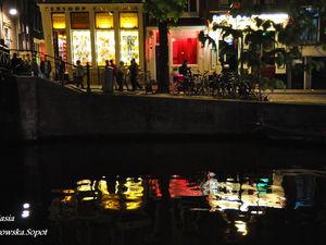 Amsterdam nocą.