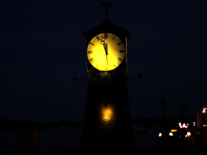 Oslo przystan zegar noc