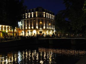Amsterdam nocą.