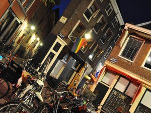 Amsterdamskie noce - kolorowe i rowerowe.