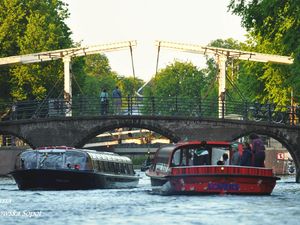 Mosty w Amsterdamie.