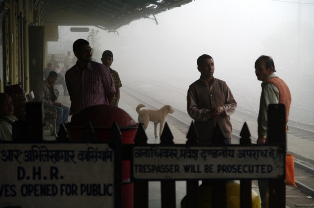 Kurseong. Stacja kolejowa w chmurach