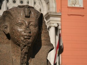 Przed Muzeum Egipskim