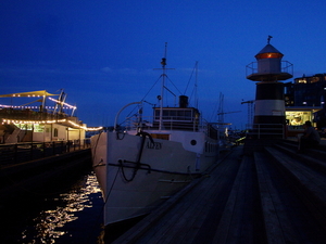 Oslo latarnia statek noc