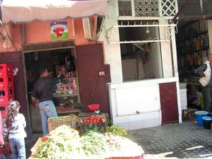 Marokanskie sklepy dla tambylcow