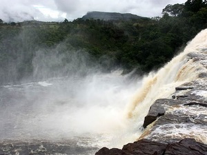 Rzeka Carrao - laguna Canaima
