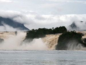Laguna Canaima - wodospady