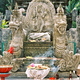 Bali, ołtarz z ofiarami w świątyni Tirta Empul.