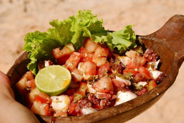 Canoa Quebrada, salatka z grilowana osmiornica