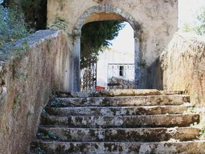 Peritheia- wejście do kościoła prowadzi przez bramę