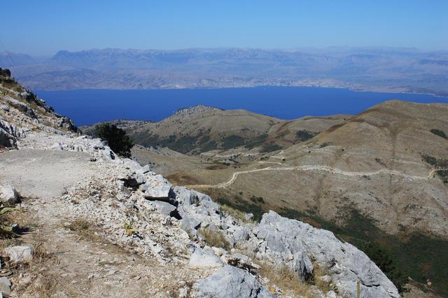 Pantokrator- widok na Albanię
